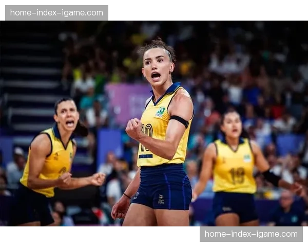 特写瞬间：韩国多米尼加女排队长B.马丁内斯在赢球后激动激动亲吻场地