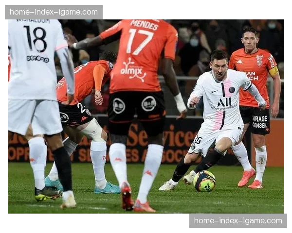 半场战报：里昂0-2落后于斯特拉斯堡，防线失误频出